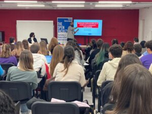 Tomás Pérez imparte una charla sobre cooperación internacional a los alumnos del Grado en Relaciones Internacionales del Centro Universitario The Open Faculty