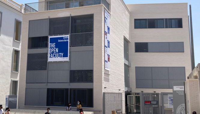 La Escuela de Turismo renueva su identidad con el nombre The Open Faculty